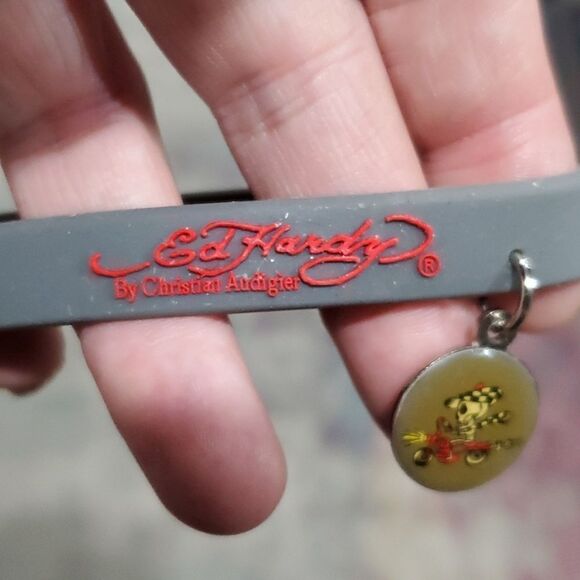 Ed Hardy Plastic Bracelet with Skull Riding Skateboard - Picture 3 of 7